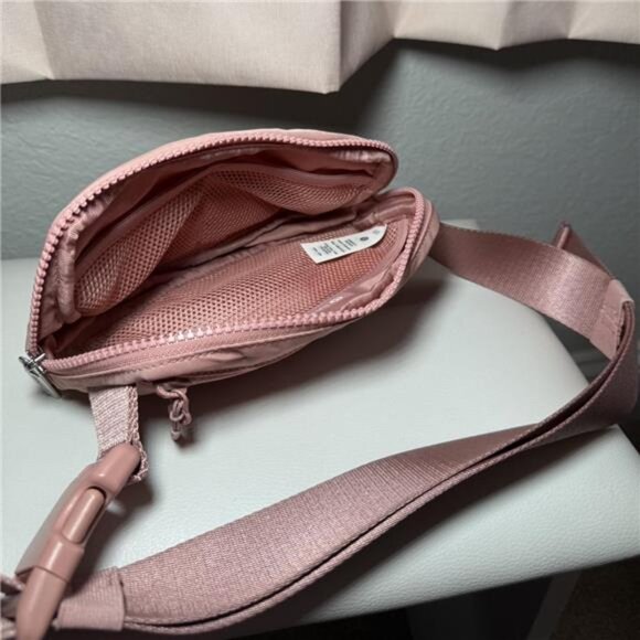 lululemon everywhere belt bag & Crossbody bag & - Picture 6 of 8
